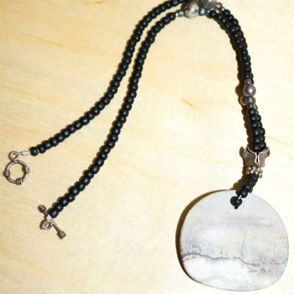 5/$21 🧡 Black and White Semi Precious Gemstone Beaded Necklace